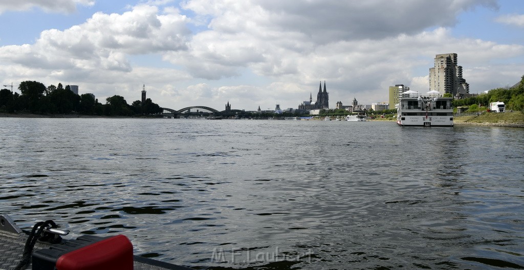 Uebung BF Taucher und Presse Koeln Zoobruecke Rhein P033.JPG - Miklos Laubert